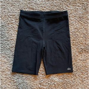 alo yoga biker shorts